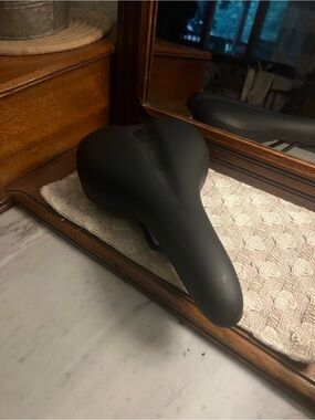PELOTON Original OEM Spinning Bike Replacement Seat/Saddle Black NO HARDWARE